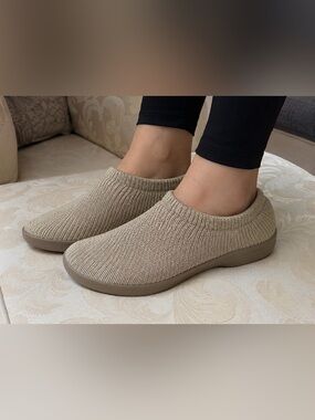 Brooks Ghost Lite Knit Slip-On Shoes Women’s US 9 EU 40 Beige Comfort NWOT